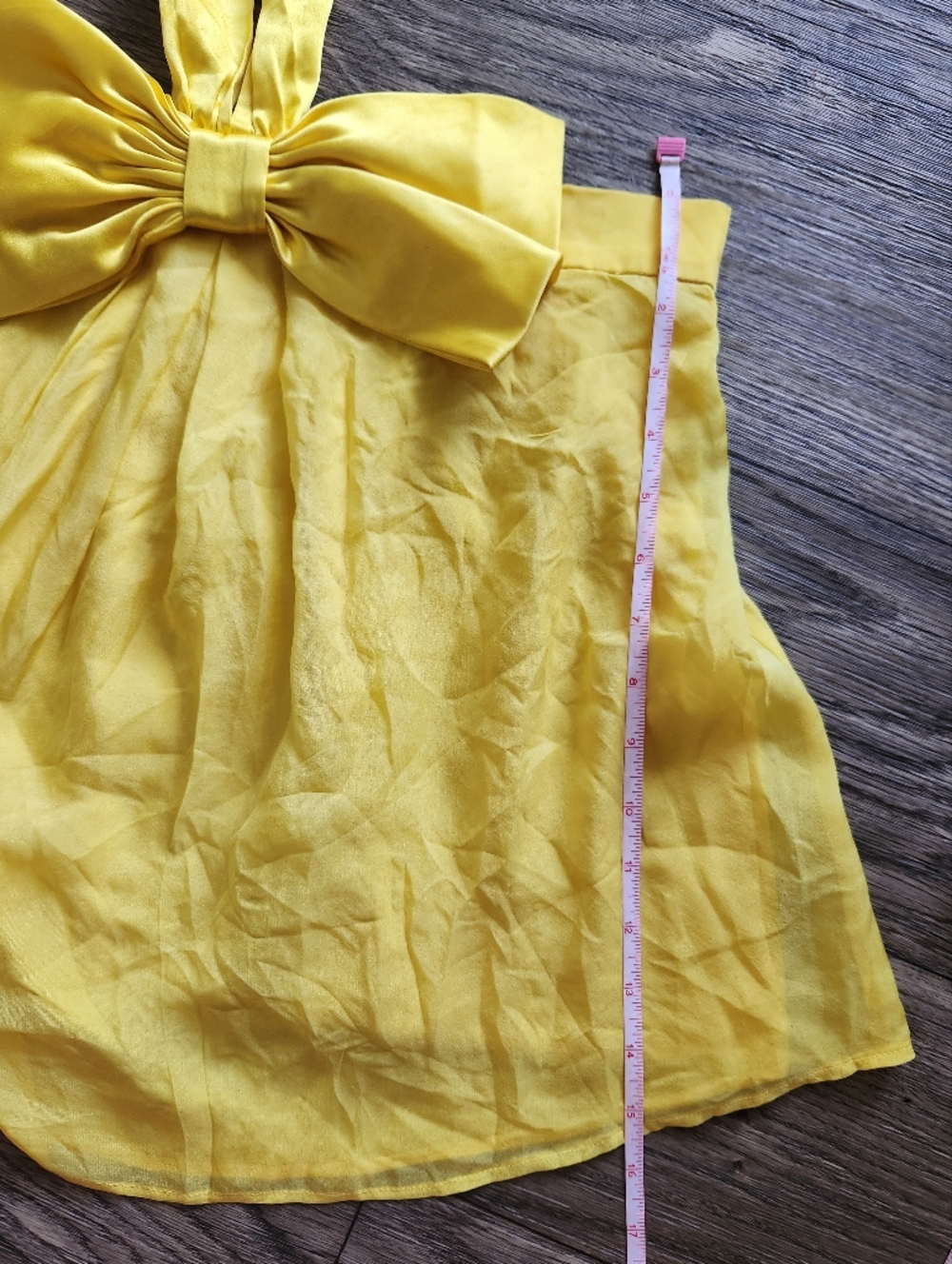 Alice + Olivia Bow Yellow Silk Halter Babydoll Top - Picture 6 of 7